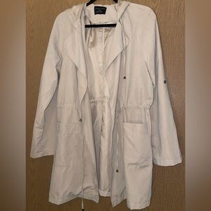 Lightweight trench coat, NWOT, size Large